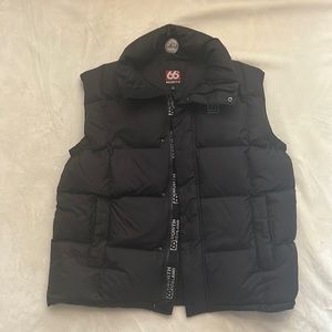 Large black 66 north dyngja down vest
